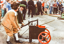 OVI-00000718 jubileumfeestje brandweer, demonstraties oude pompen
